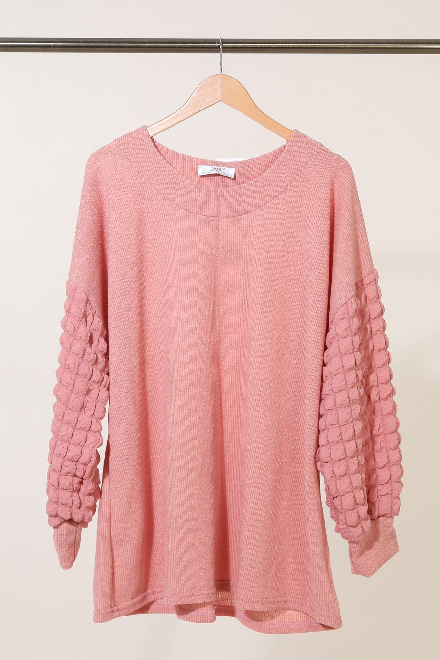 Le pull à manches texturées