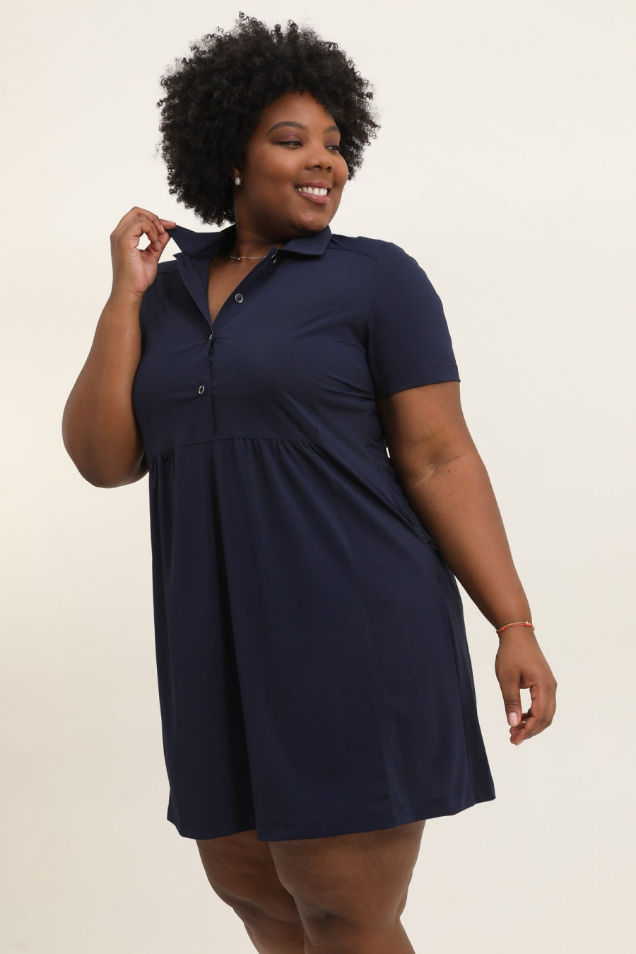 La robe courte à boutons