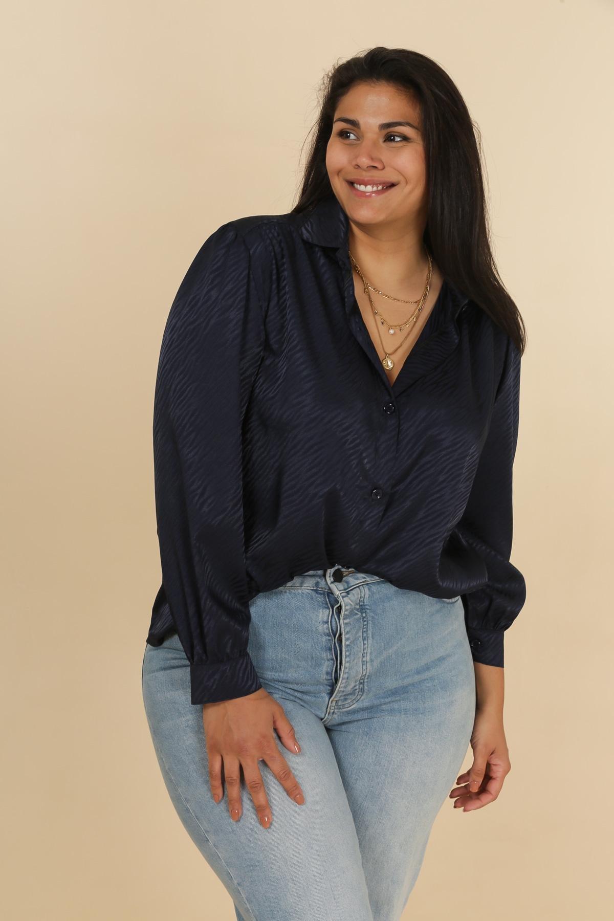 La chemise en satin