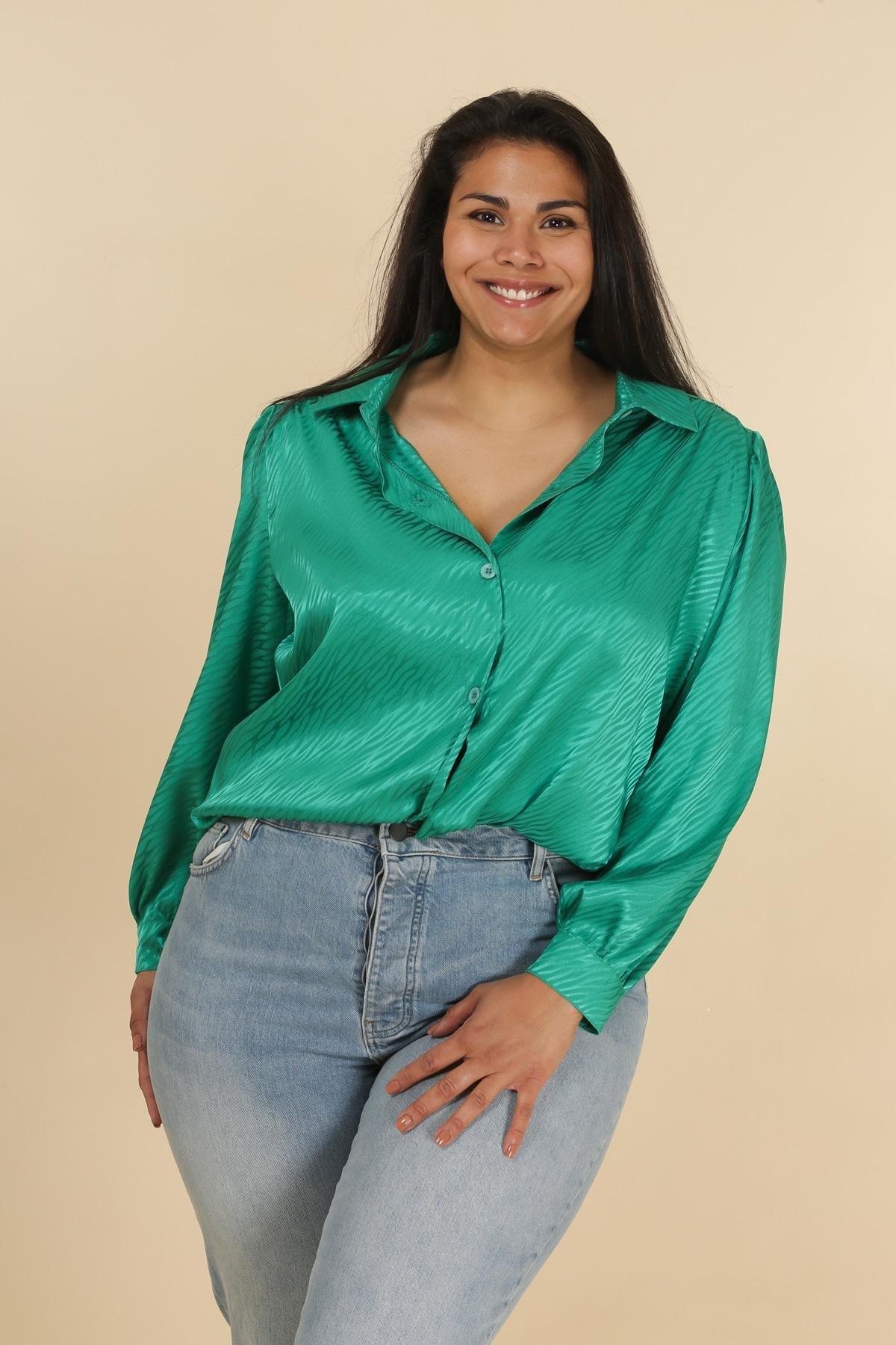 La chemise en satin