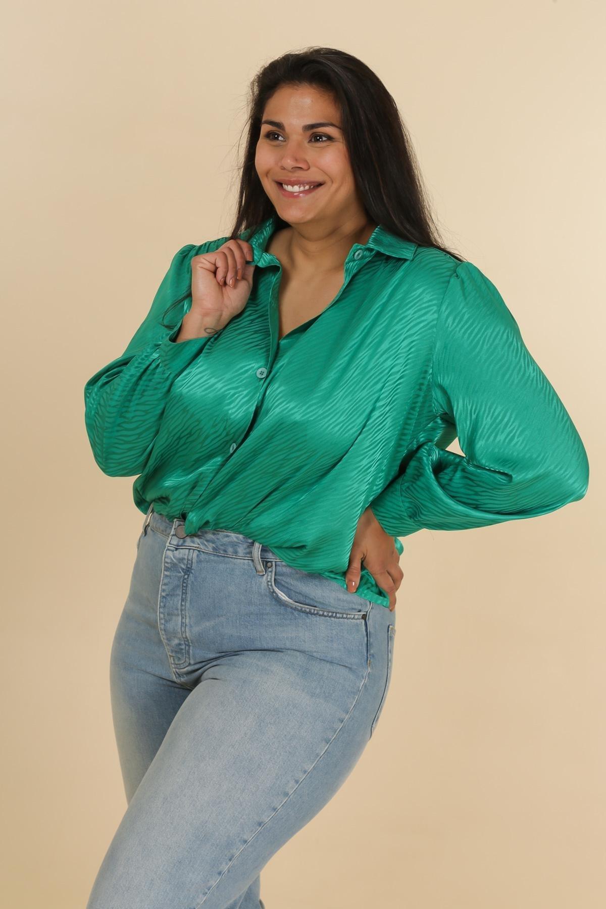 La chemise en satin