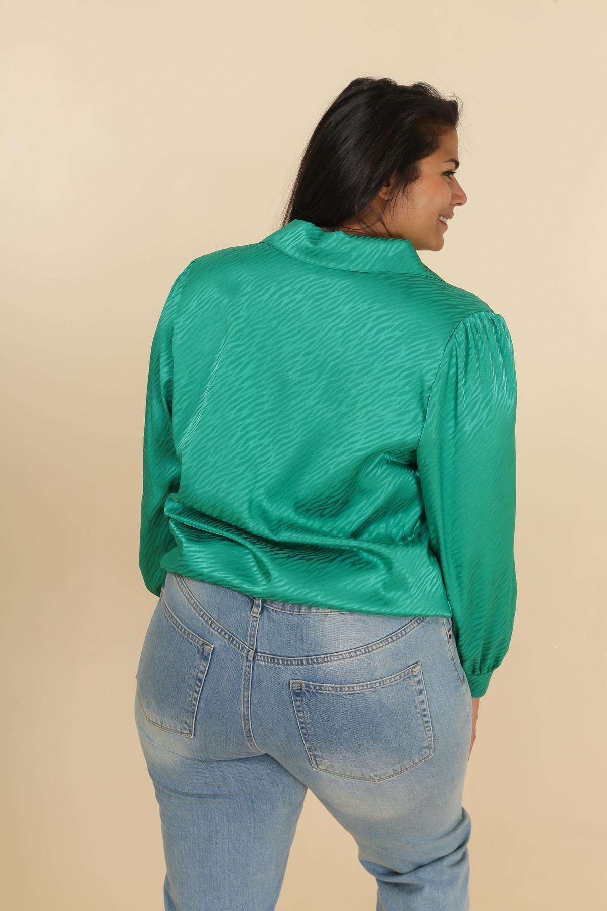 La chemise en satin