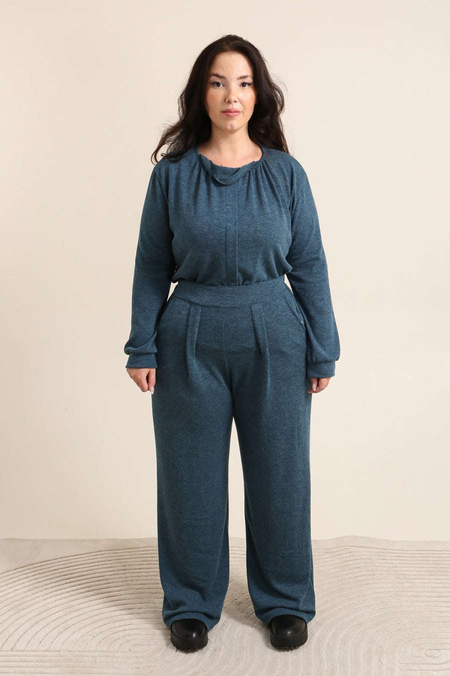 Le pantalon fluide à pinces