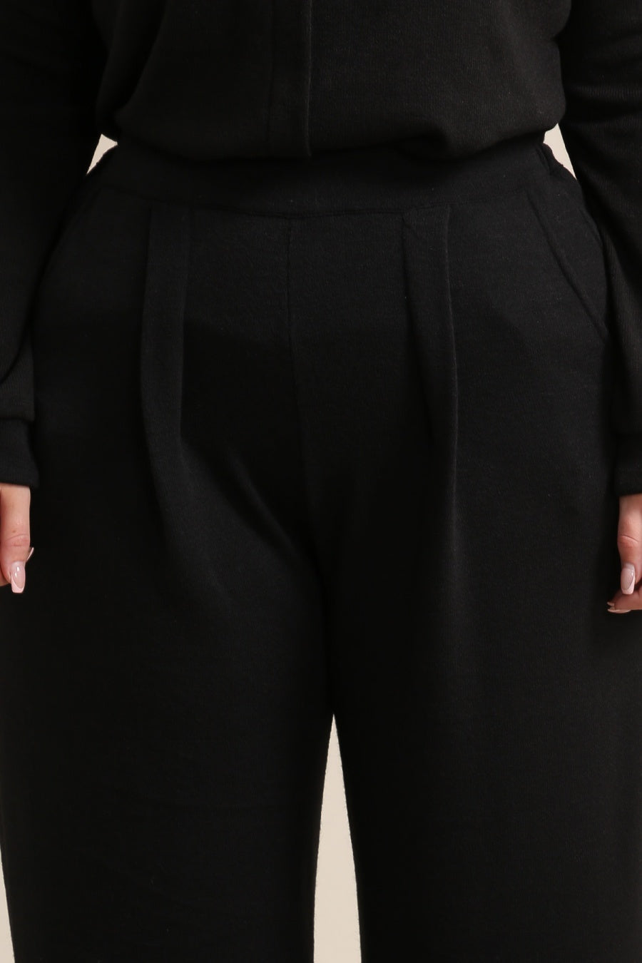 Le pantalon fluide à pinces