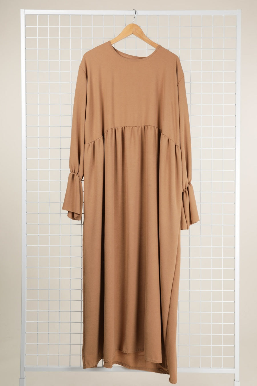 La robe longue manches volants