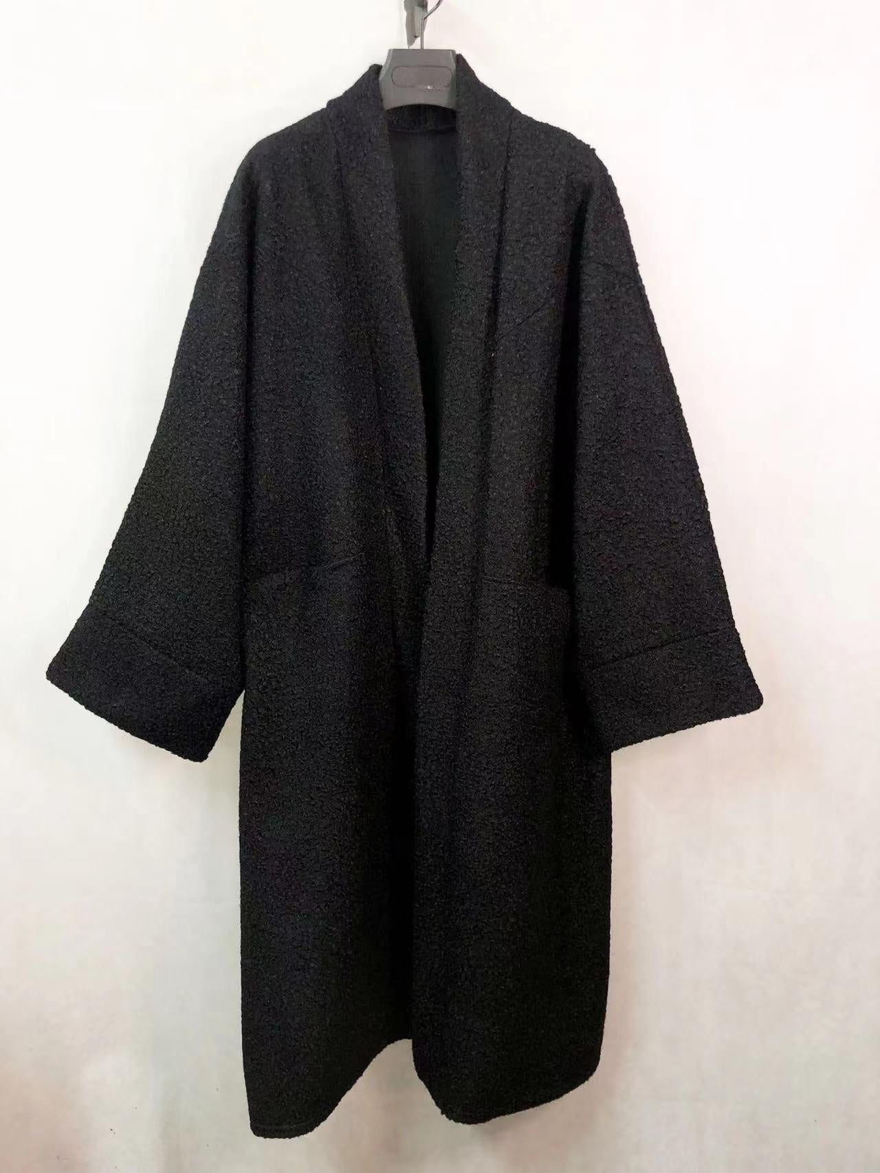 Le gilet long bouclé