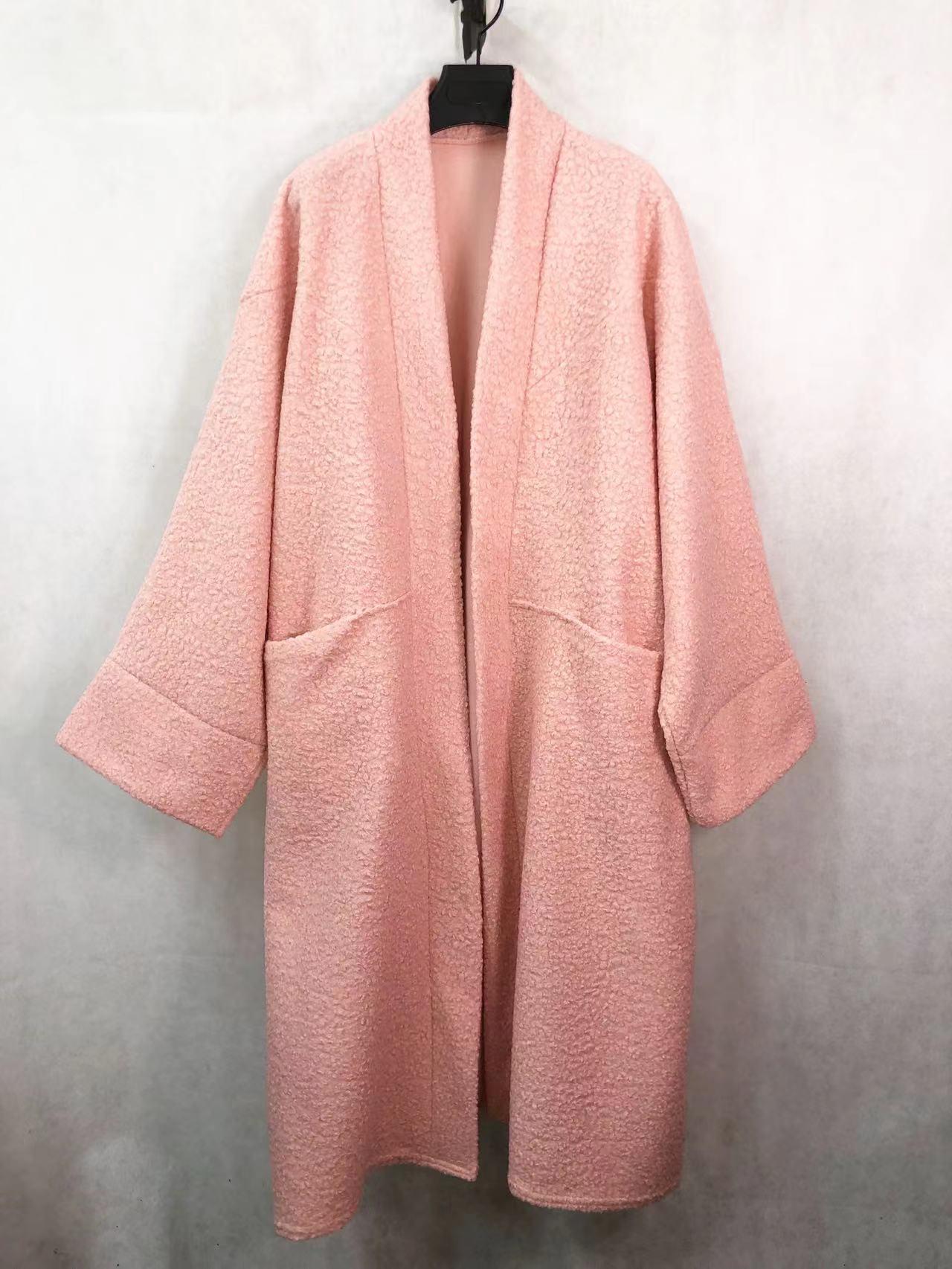 Le gilet long bouclé