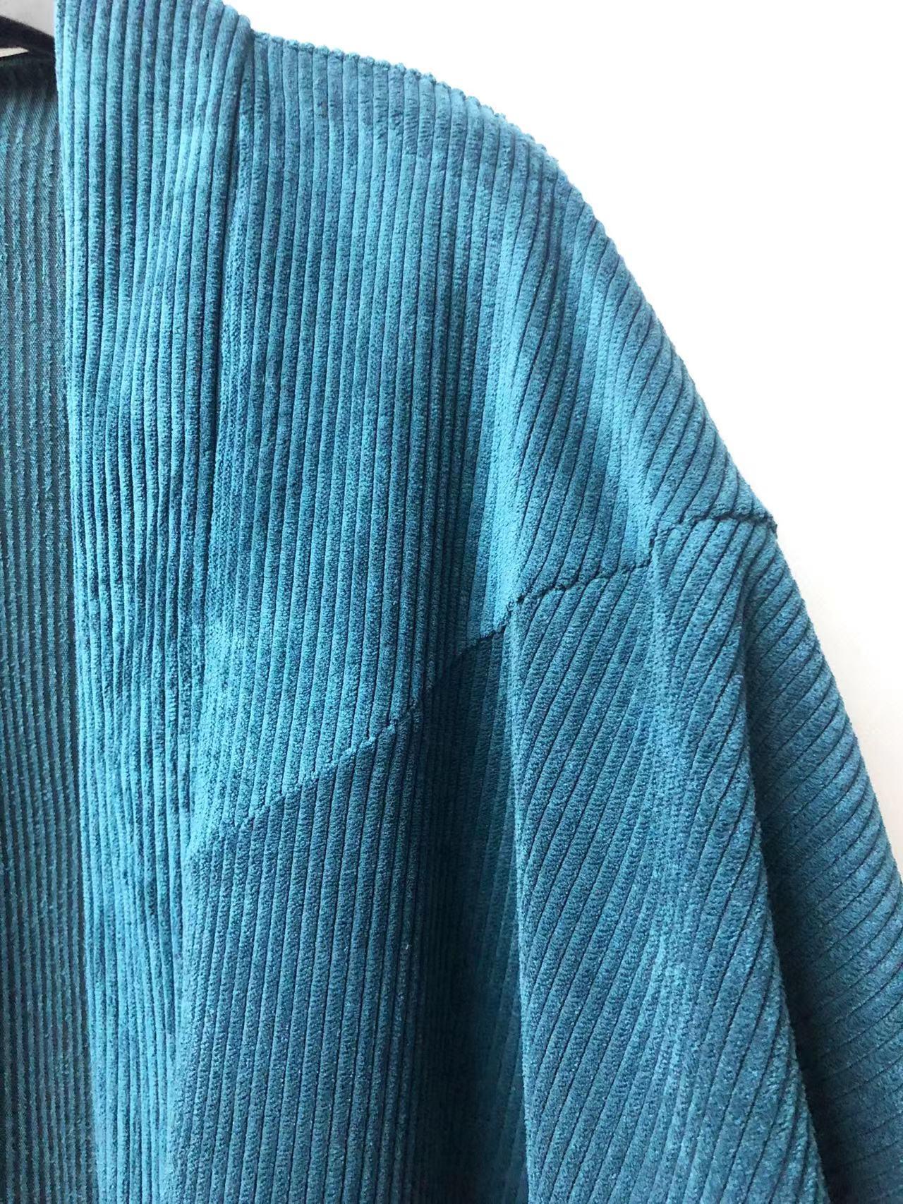 Le gilet en velours côtelé