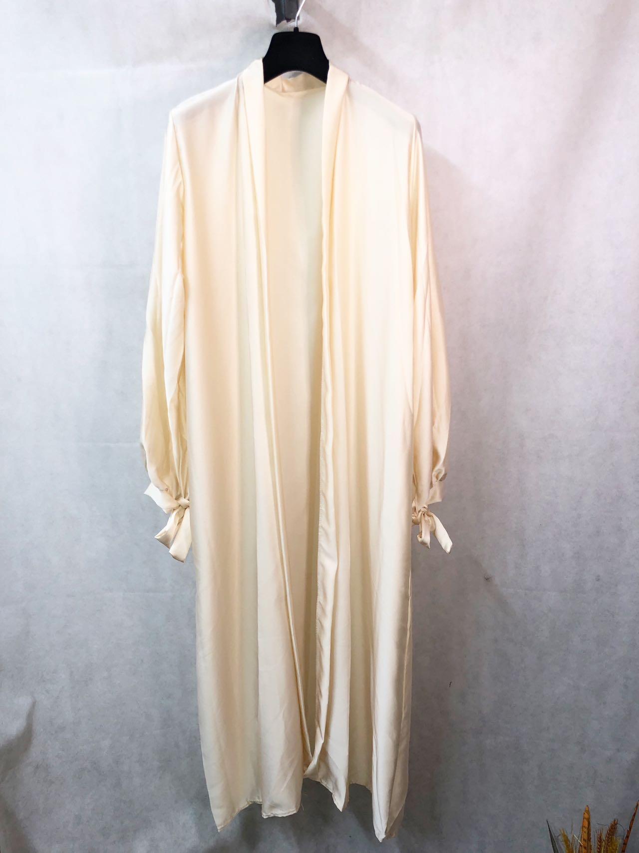 Le gilet long satiné