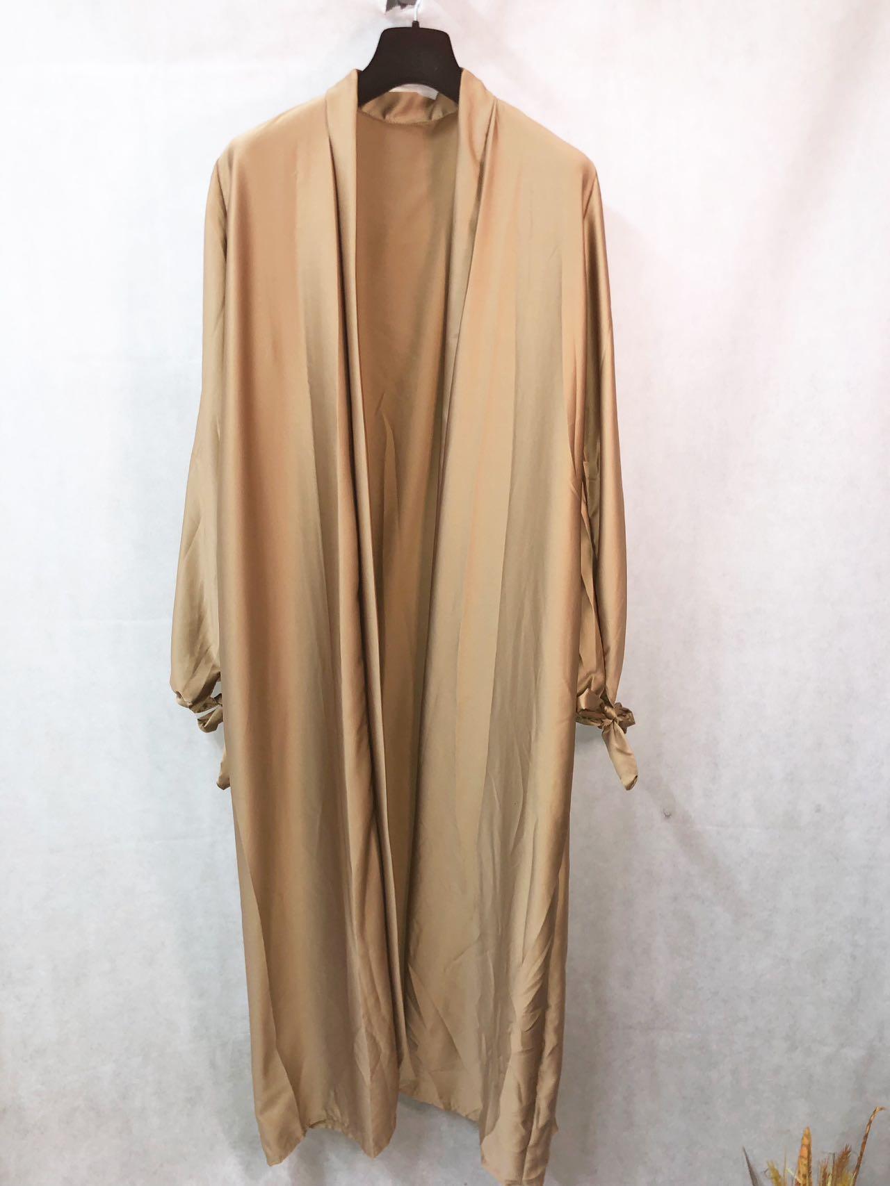Le gilet long satiné