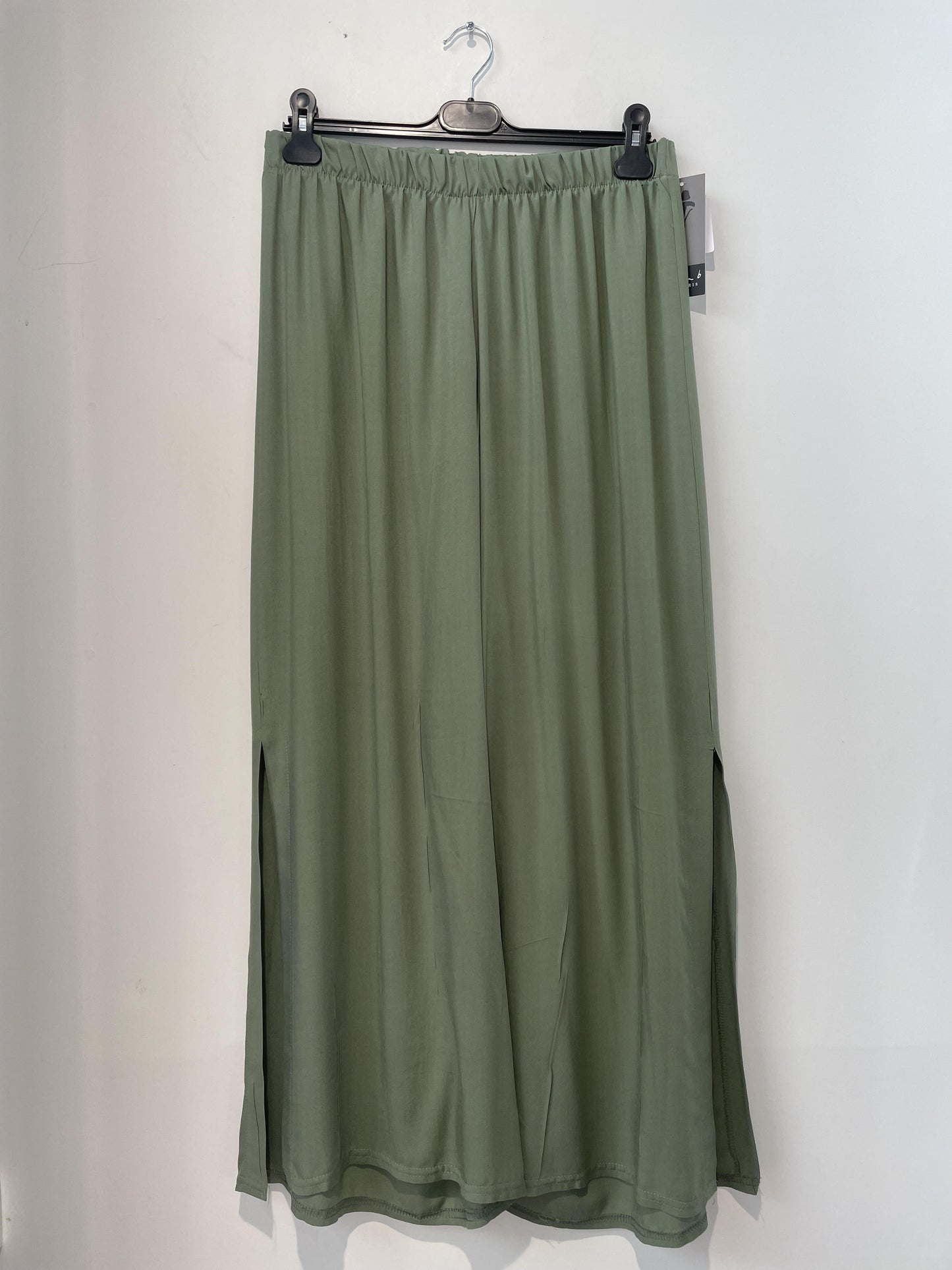 Le pantalon à fentes