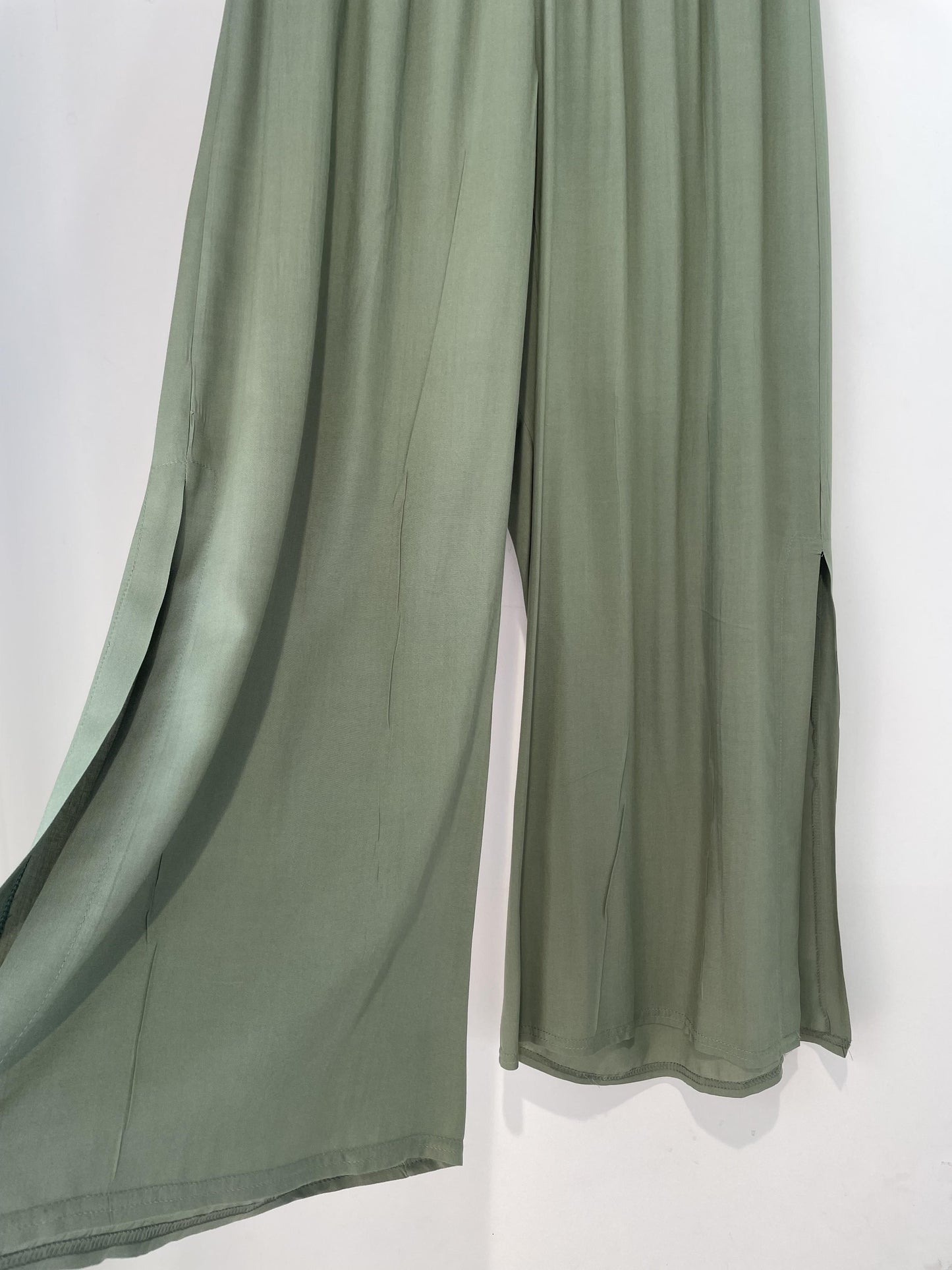 Le pantalon à fentes