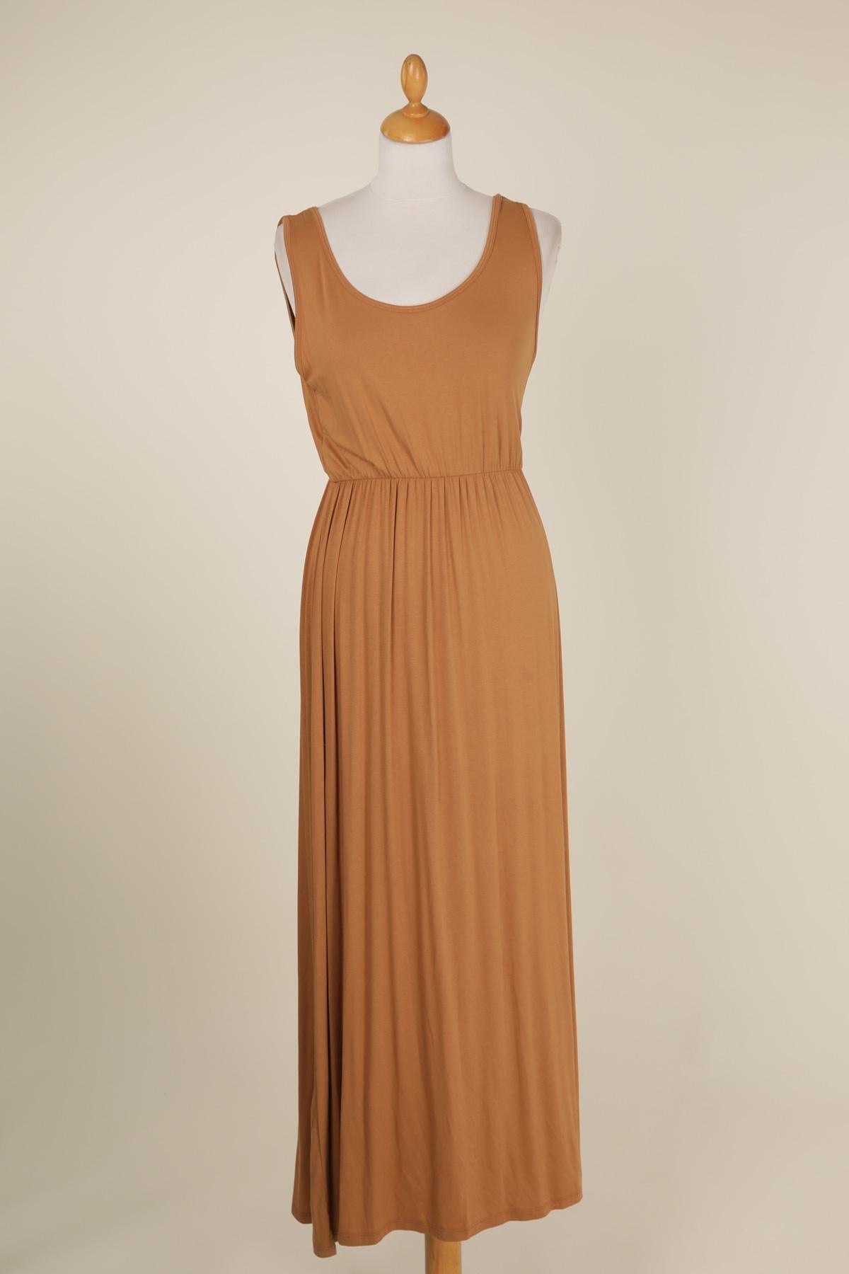 La robe à bretelles larges