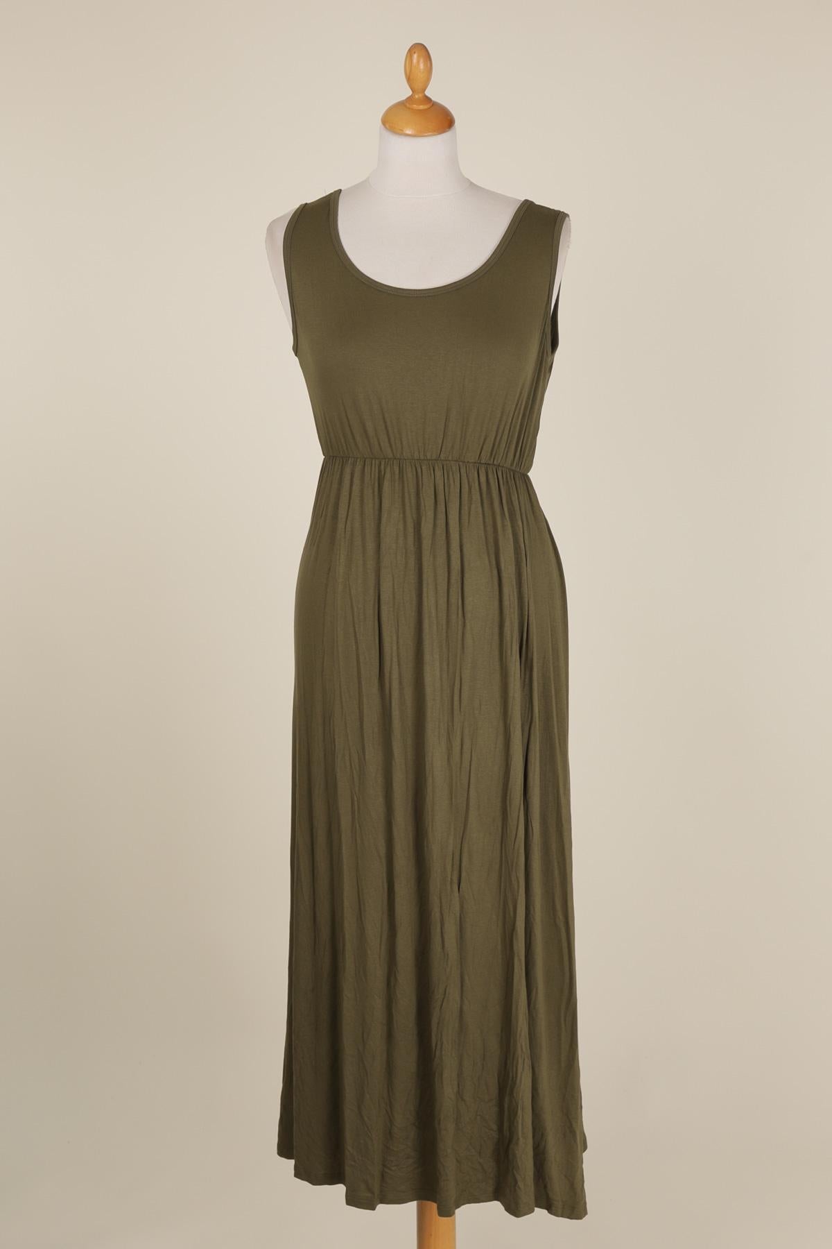 La robe à bretelles larges