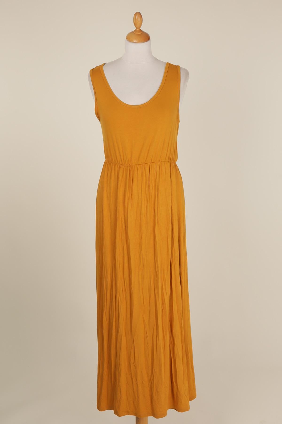 La robe à bretelles larges