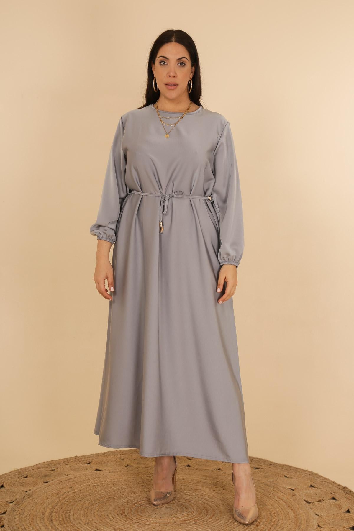 La robe longue satinée - Big Fab Fashion