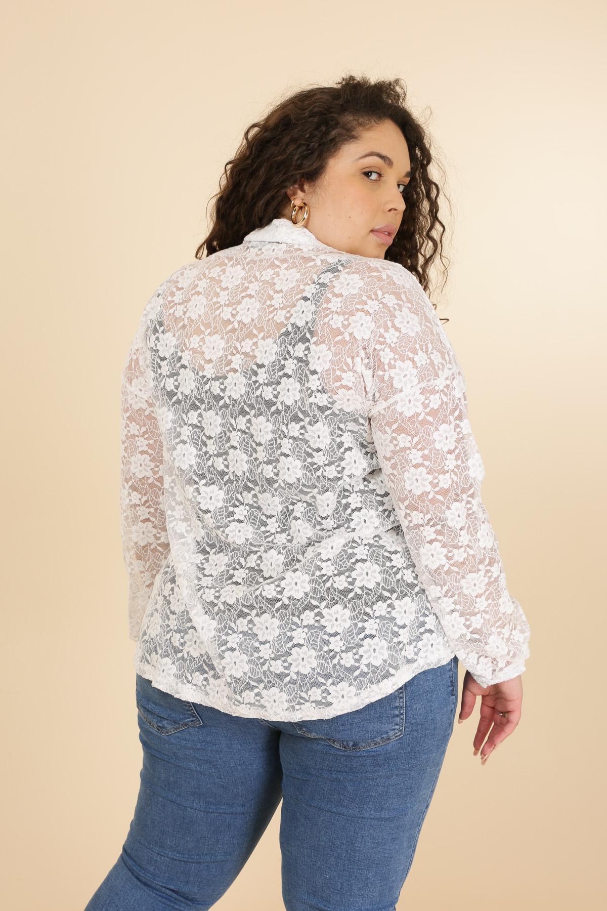 La chemise en dentelle