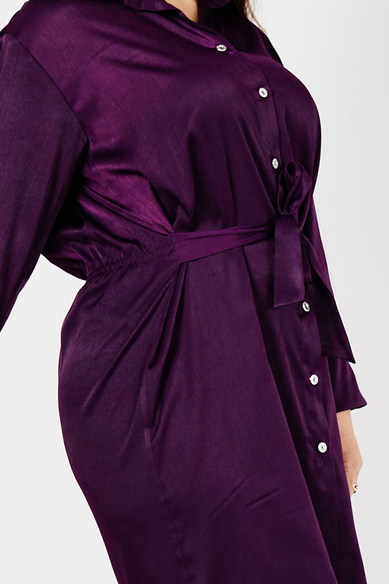 La robe chemise satinée