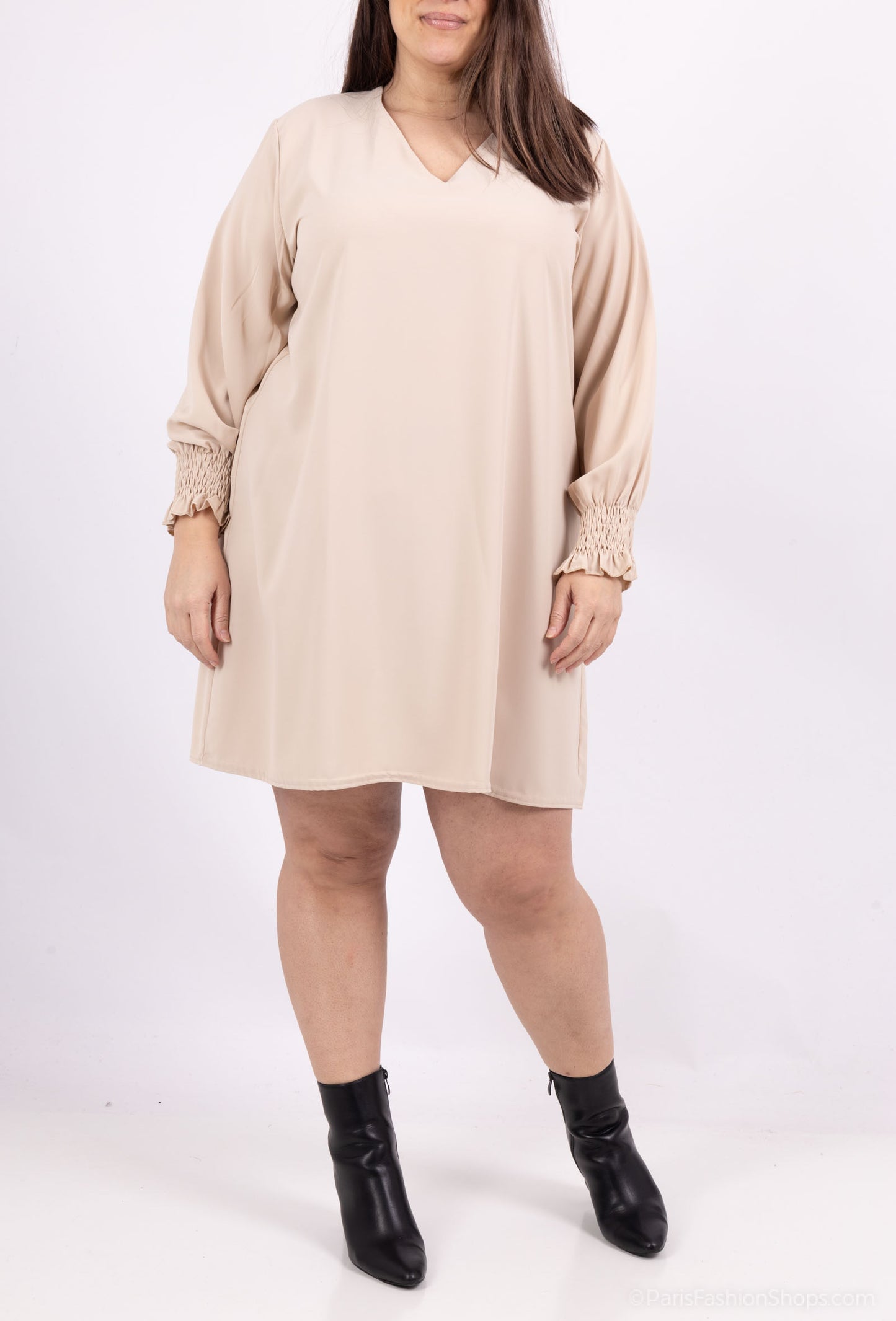 La robe à manches froncées