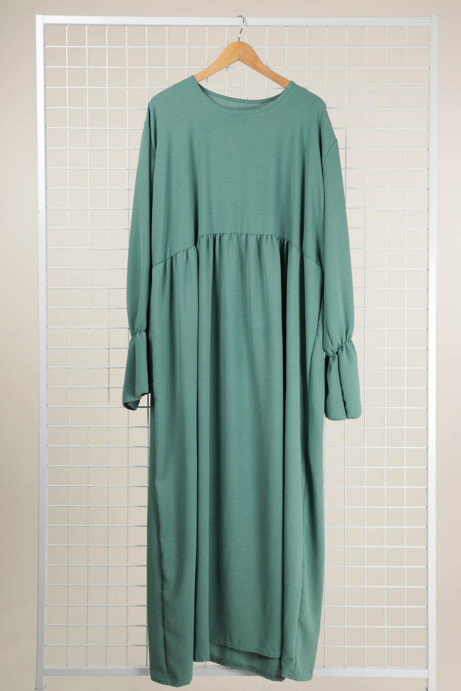 La robe longue manches volants