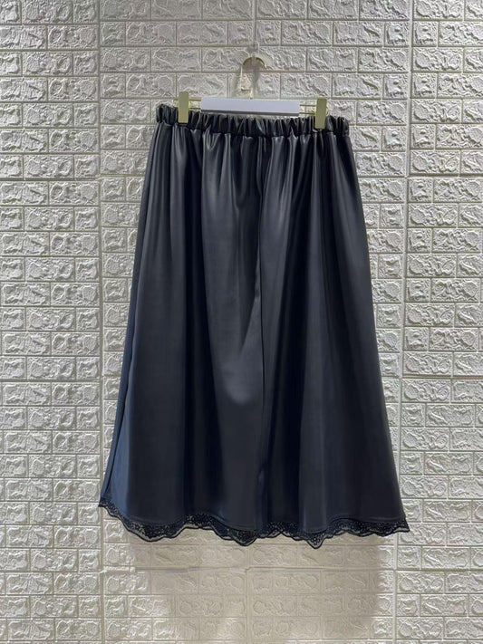 La jupe simili cuir dentelle