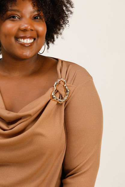 Le pull asymétrique
