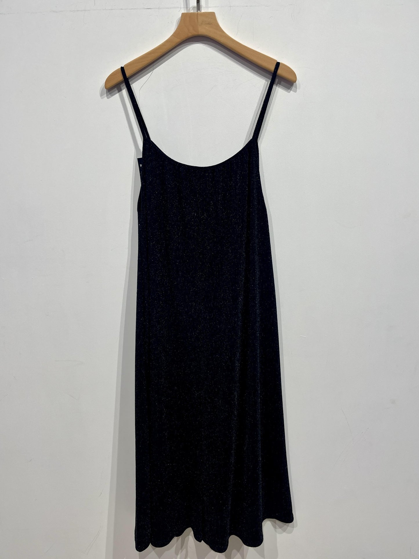 La robe pailletée à bretelles