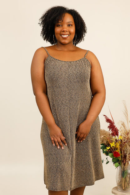 La robe pailletée à bretelles