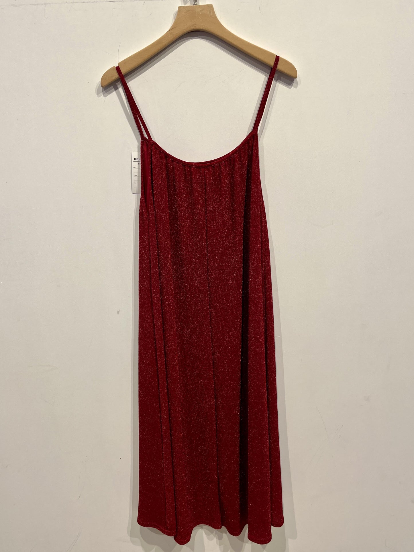 La robe pailletée à bretelles