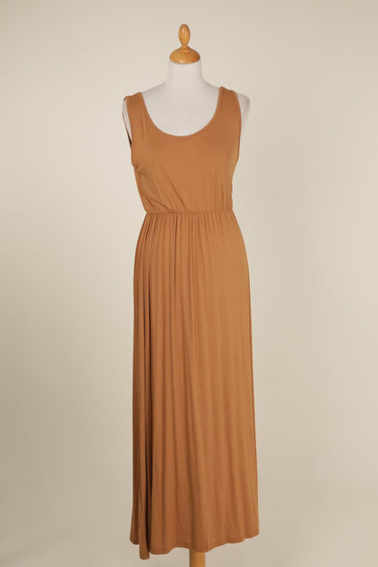 La robe à bretelles larges