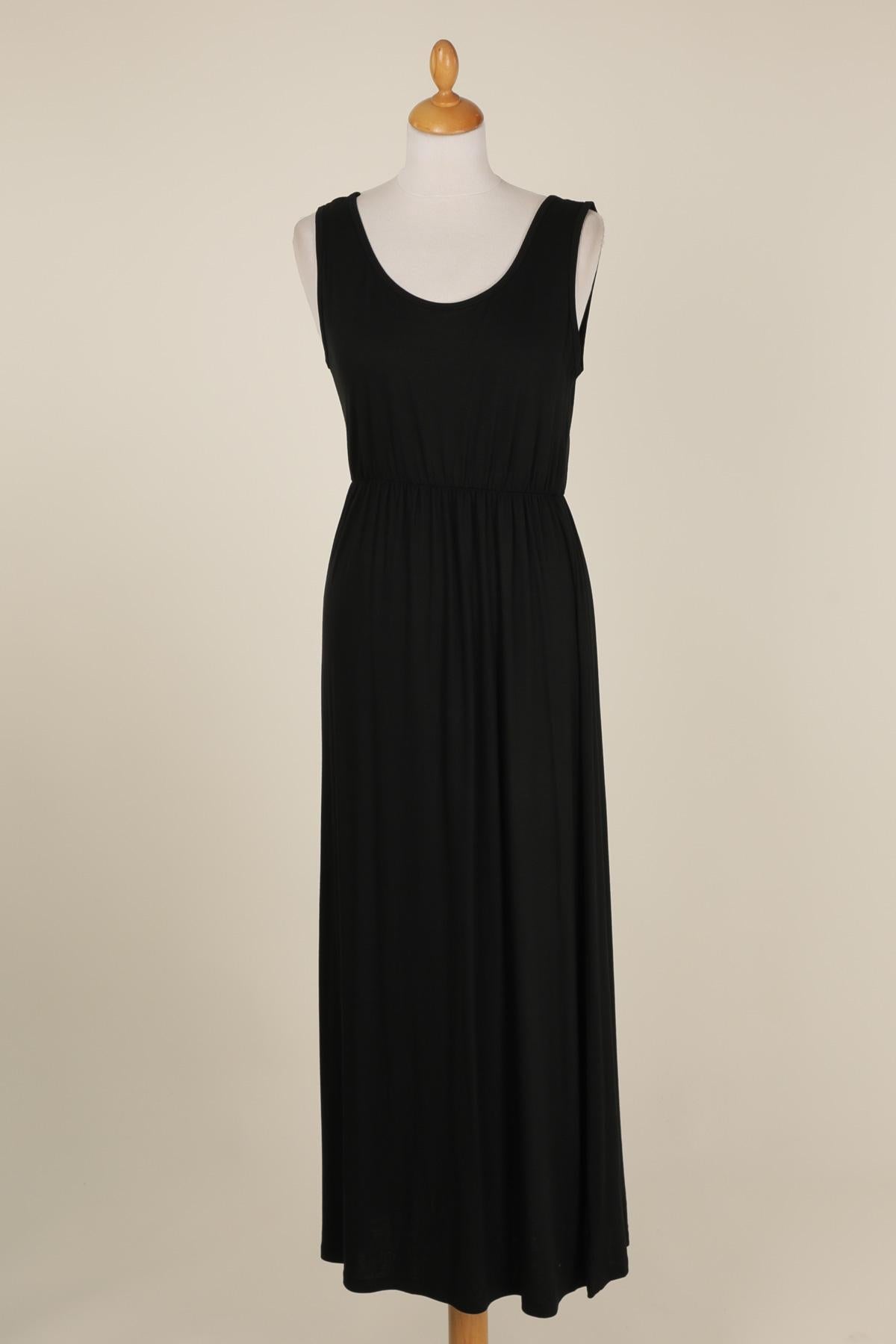 La robe à bretelles larges