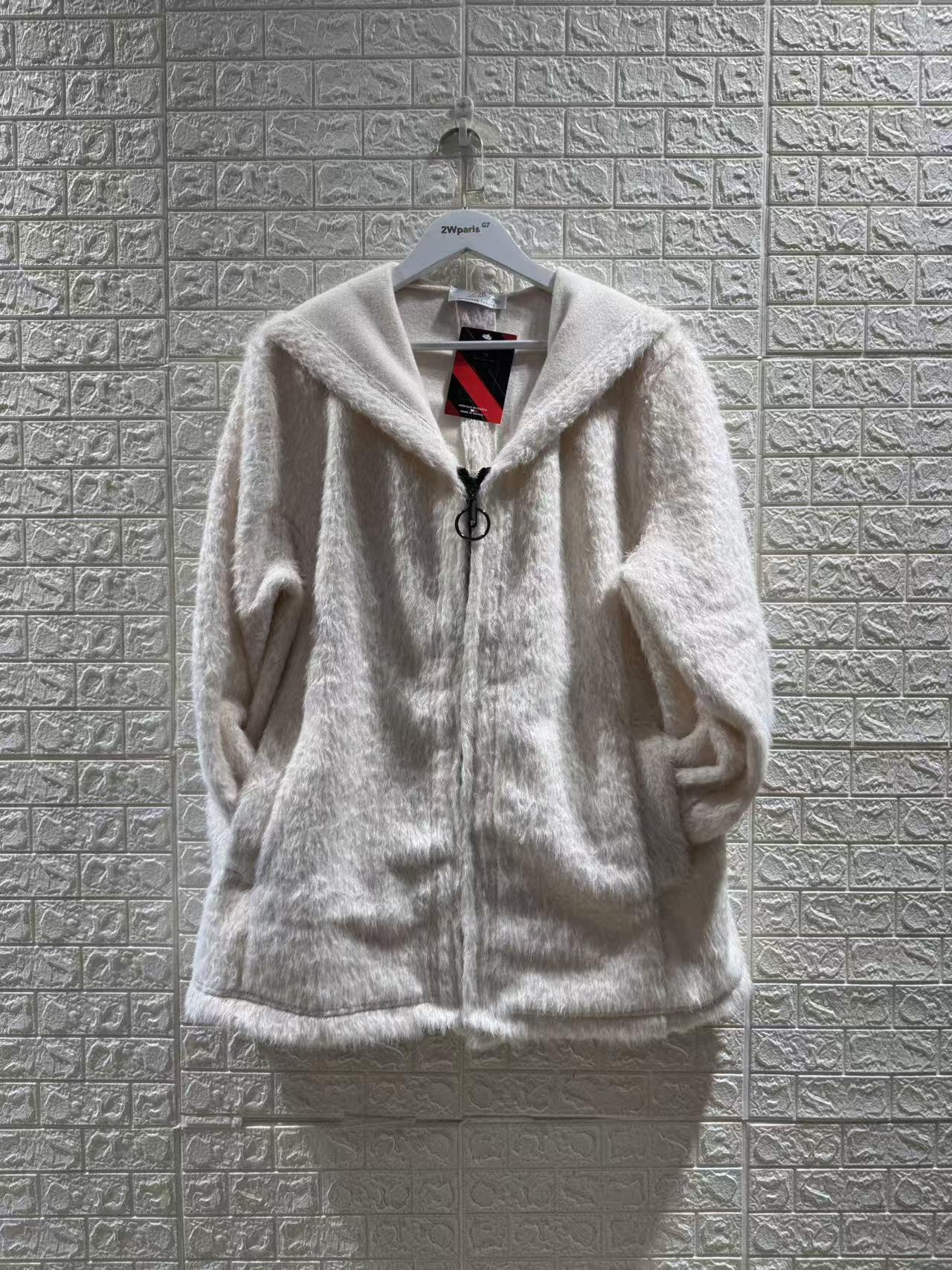 Le manteau fausse fourrure