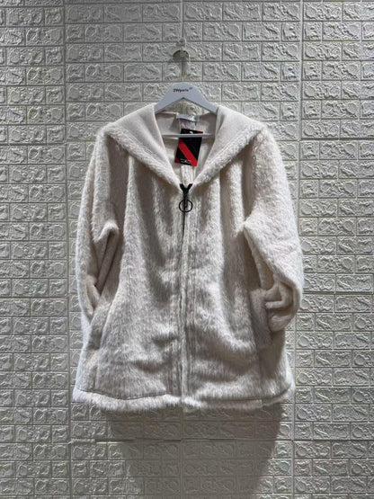 Le manteau fausse fourrure