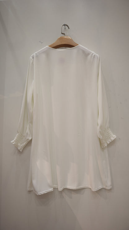 La robe à manches froncées