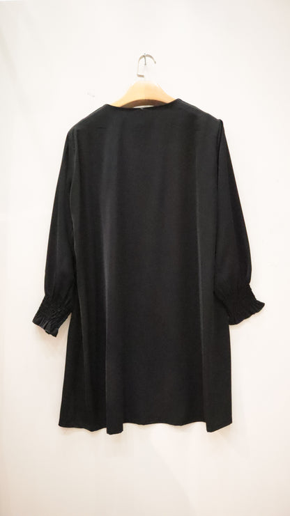 La robe à manches froncées